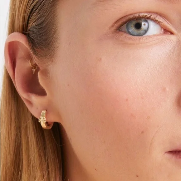 New Auth TORY BURCH ICON HUGGIE EARRINGS in Gold on TB Earring Card - Picture 12 of 12